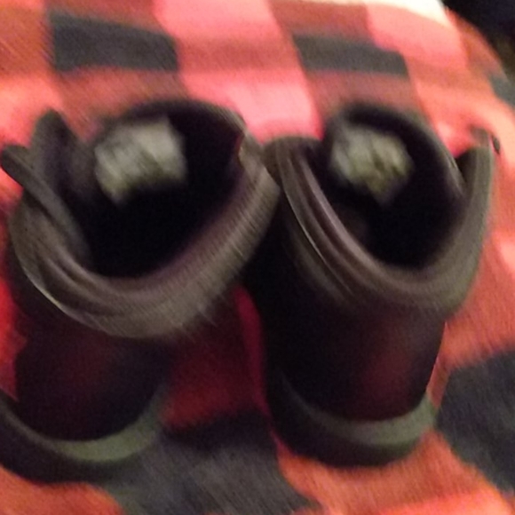 Shoes - Picture 4 of 4